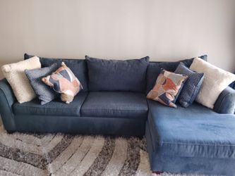 2 Piece Couch set- (Pull out Bed)