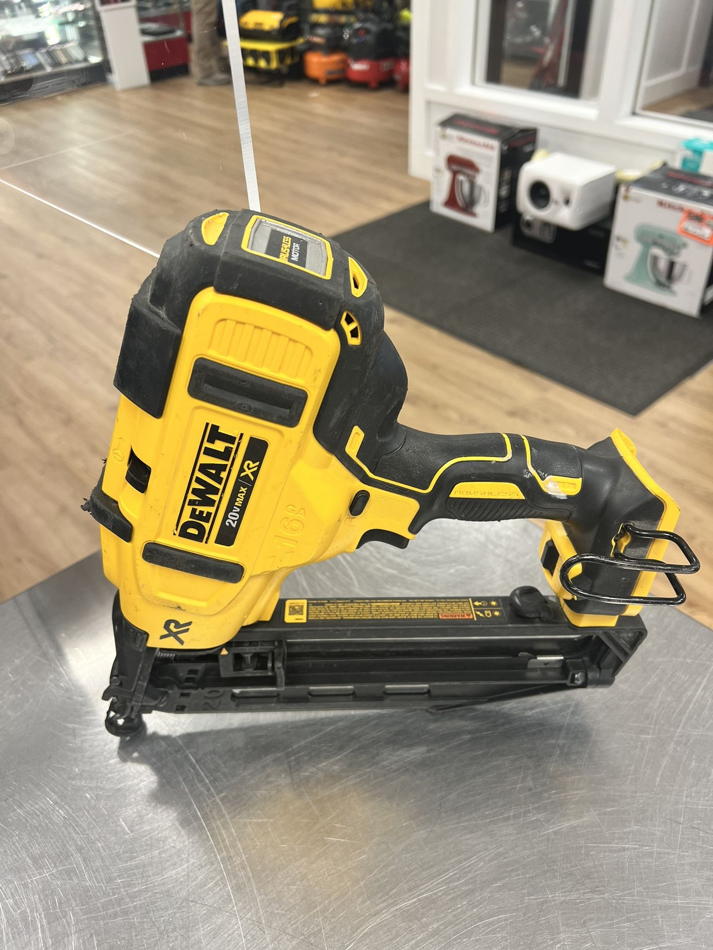 Dewalt 20v Brushless 16ga Nailer 170406/12 for Sale in Federal Way, WA ...