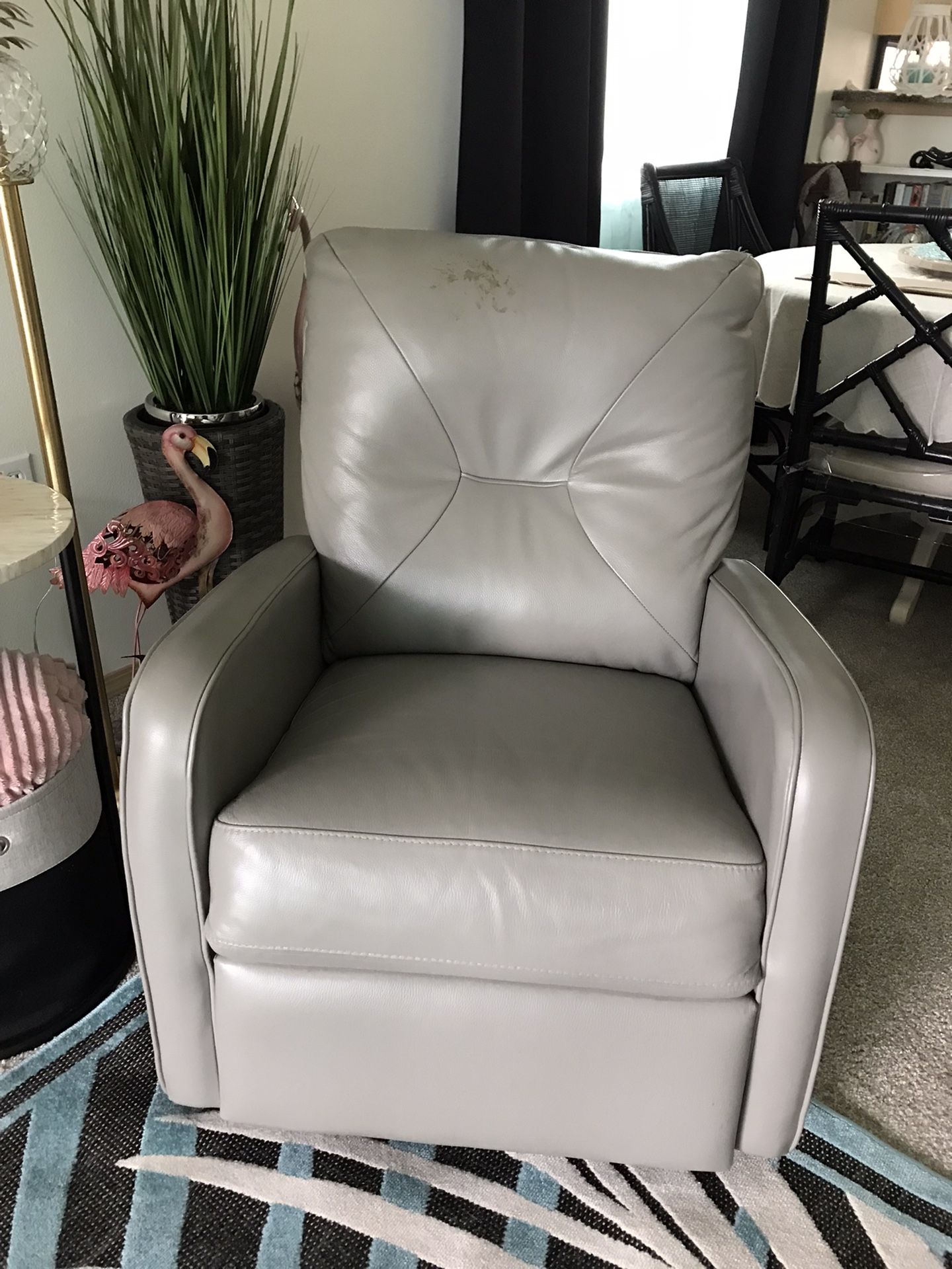 Leather Recliner for Sale in Lacey, WA OfferUp