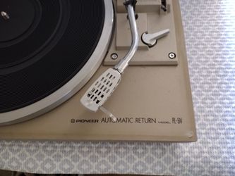 Vintage Turntable... Call only 
