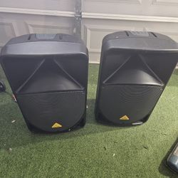 2 Behringer Eurolive B115D 1000W 15 inch Powered Speakers