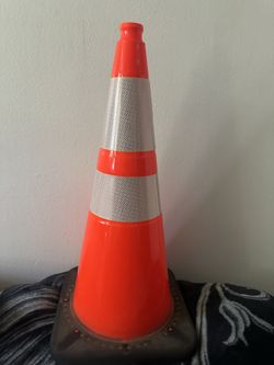 28” traffic cones
