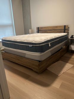 Queen bed with double mattress, drawers and two night stands