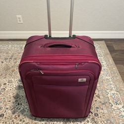Large Expandable Suitcase Very Good Condition 