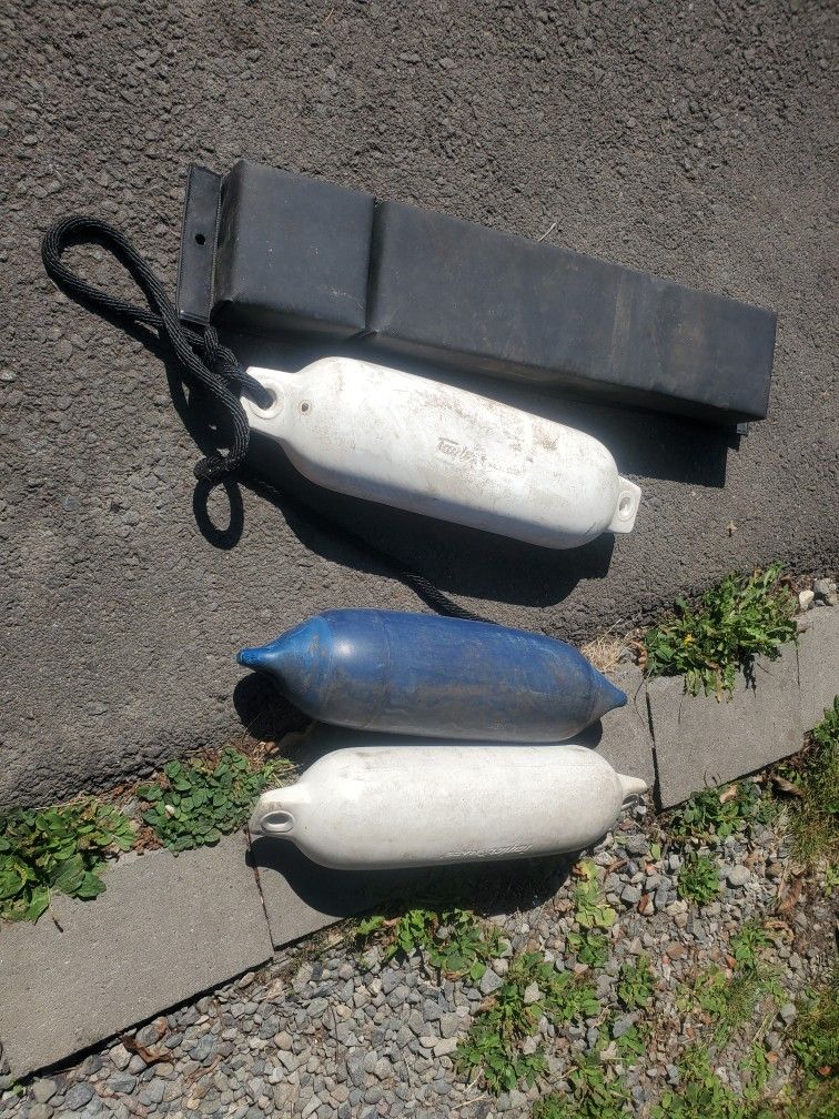 4 Boat Fenders 