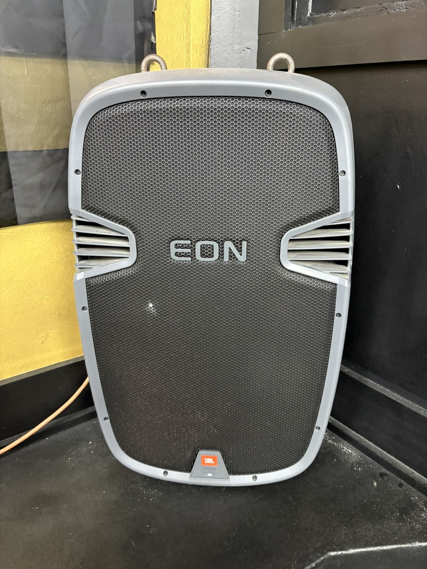 JBL - EON PROFESSIONAL SPEAKER