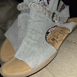 3 Pair Women's Sandals All Size 9-10. Price Is For All