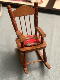 Mini rocking chair with seat pad