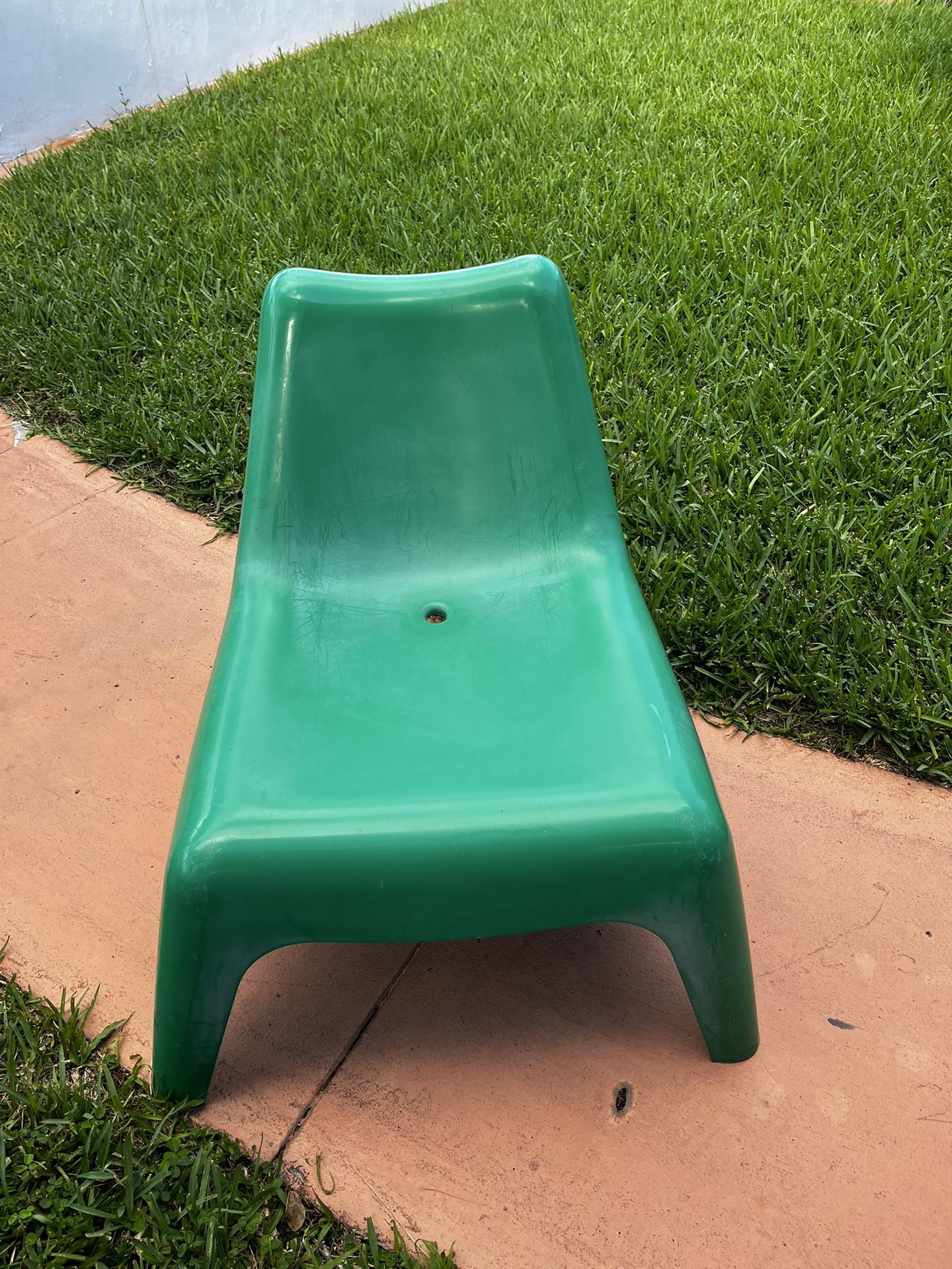 IKEA GREEN Plastic Teens/Kids Lounge Chair… $15