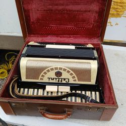 Italian Cellini Accordion & Case By Geib