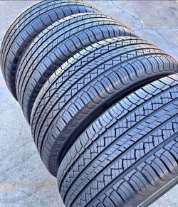 235 65 18 Michelin tires Con 80% de Vida Las 4