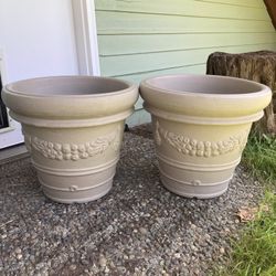 Two Lightweight Resin Planters, Beige/gray Color