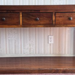 Foyer Table And Two End Tables 