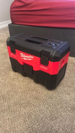 Milwaukee M18 Vacuum