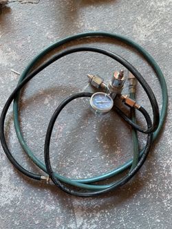 Oxygen regulator with hose