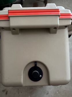 Heavy-Duty Pelican  Cooler with Drain Plug