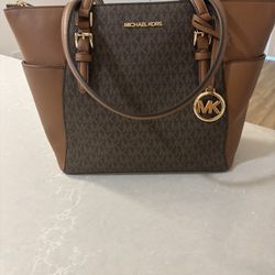 AUTHENTIC MICHAEL KORS PURSE 