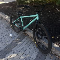 mint green bomma 