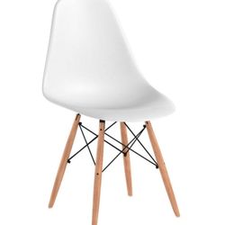 White modern chairs - Set Of 4 - Retail $200