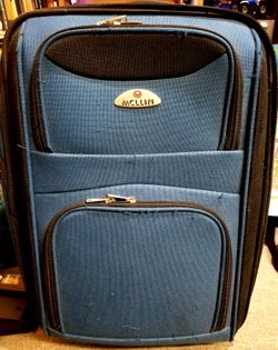 McLlin Rolling Carry On Suitcase