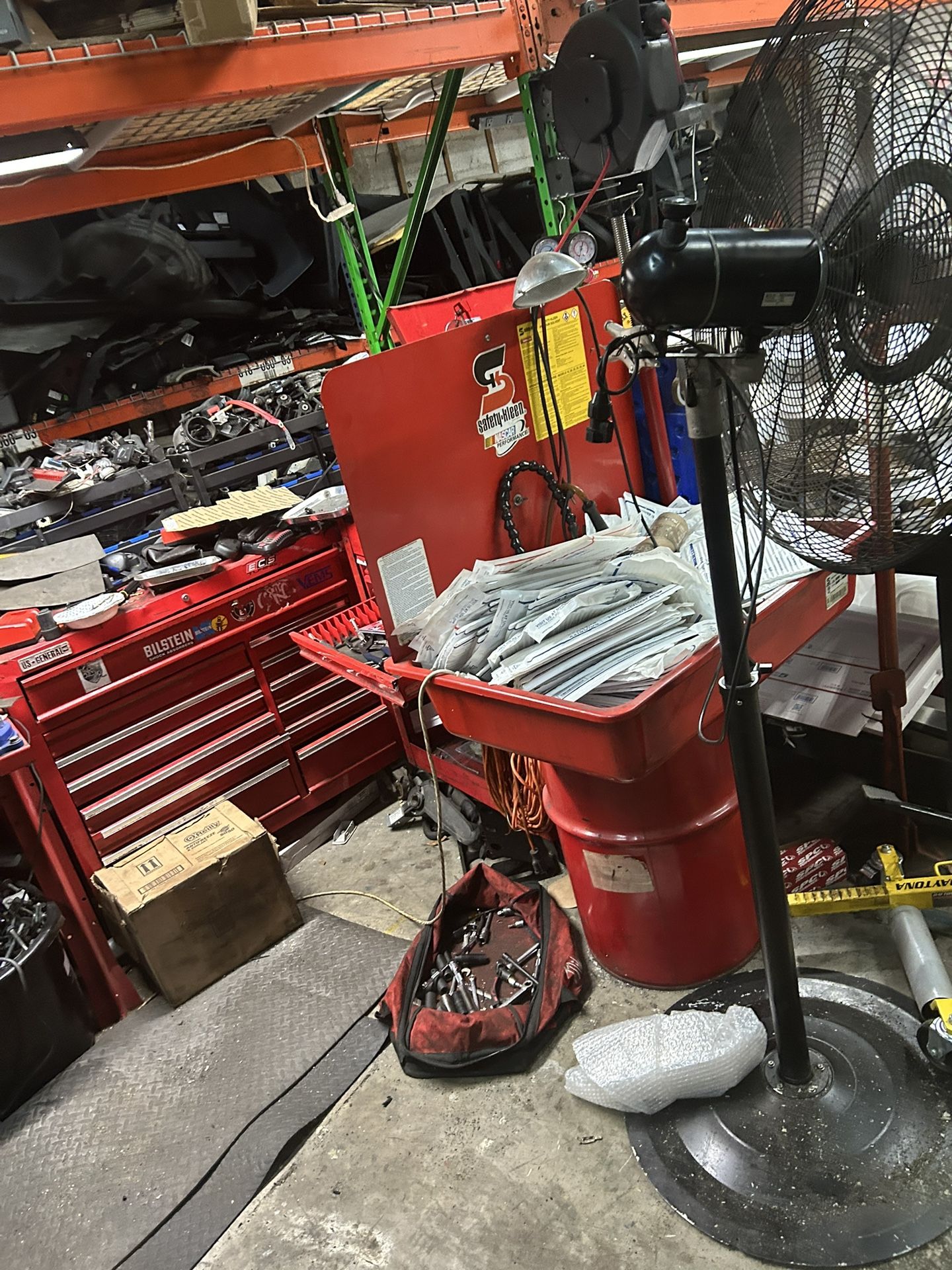 Auto Shop Parts Washer/Industrial Parts Washer Full Of Cleaner Mineral