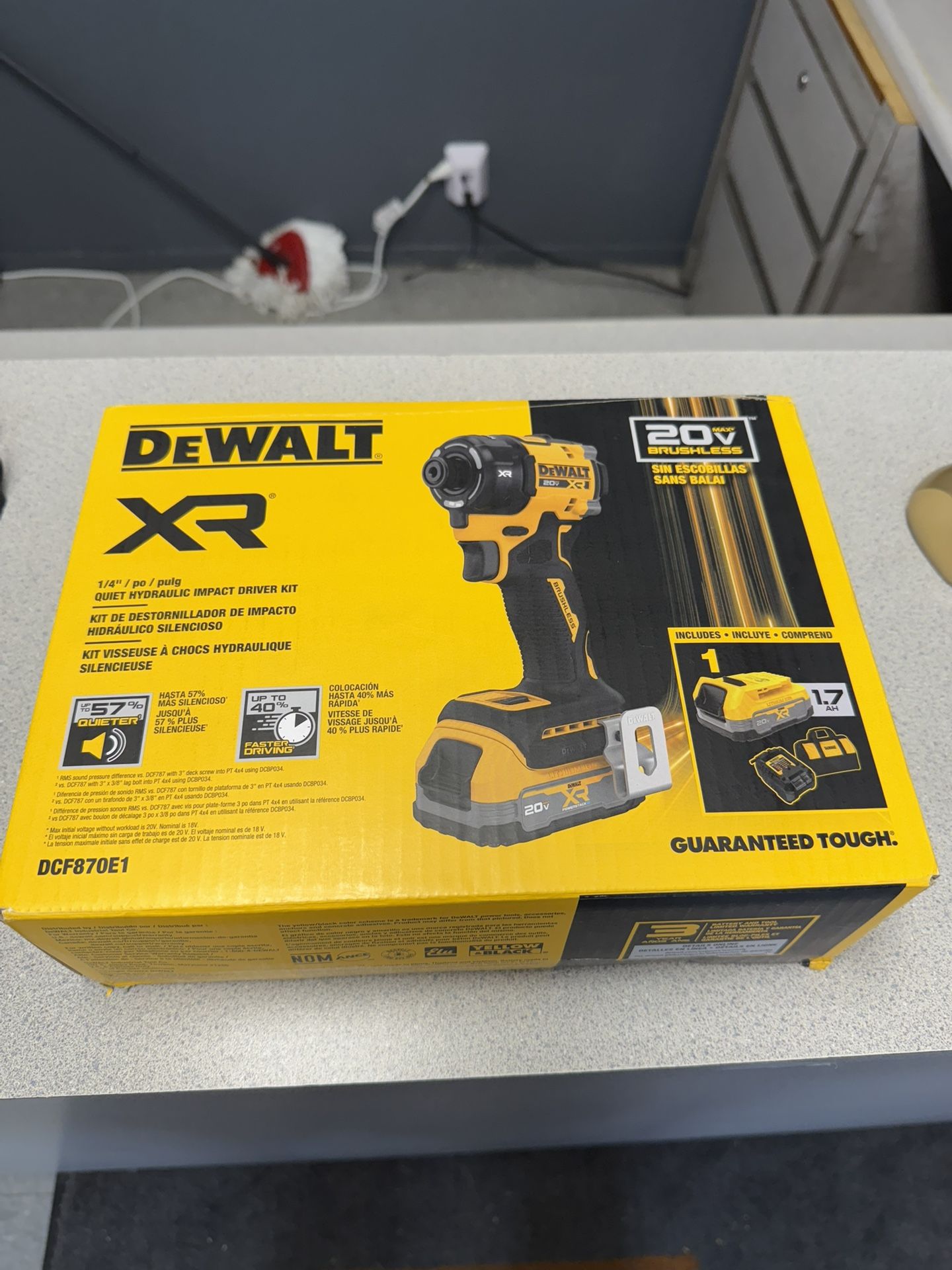 Dewalt 20V MAX 1/4 Brushless Impact Driver Kit. (Tool, Battery, Charger, Bag)