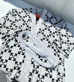 OFF-WHITE Gray Arrow Pattern Bathrobe