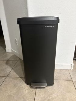18Gallons Songmics steel trash can