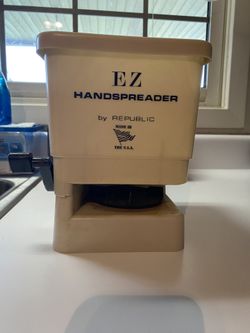 Seed Fertilizer Spreader