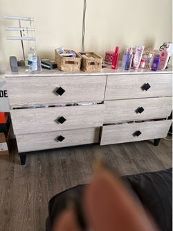 Dresser set