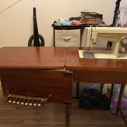  Vintage Sewing Machine