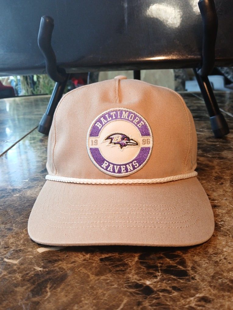 ‘47 Trophy NFL Baltimore Ravens Unveil Stretch Fit Hat Size M/L Black NEW
The ‘47 Trophy NFL Baltimore Ravens Unveil Fit Hat is a stylish and offici