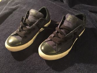 Converse low top dark blue/black kids size 1