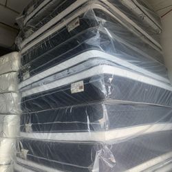 🌟✨Mattress Pillow Top All Sizes ✨🌟 ☑️ 12” inches tall 🟦All sizes 🛏💤 🟩Same day delivery available🚛 🟠Queen sizes $199 🟡Full sizes $179 🟢Twin s
