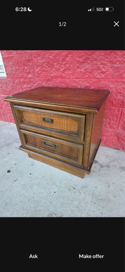 Nightstand with 2 drawers