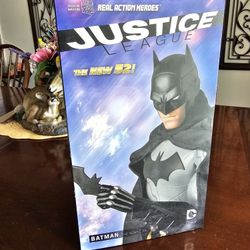 Batman Hush Grey Suit 1/6 Scale Figure