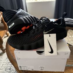 Nike Mind 002 Black Hyped Crimson 
