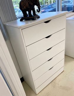✨Brand New 5 Drawer Dresser