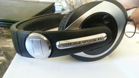 Sennheiser HD335s studio headphones