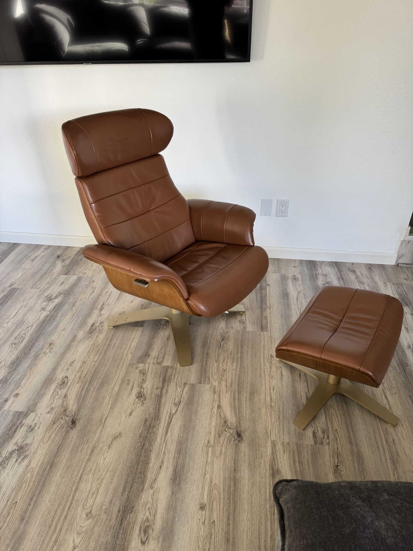 Kuka Leather Recliner W/ Ottoman
