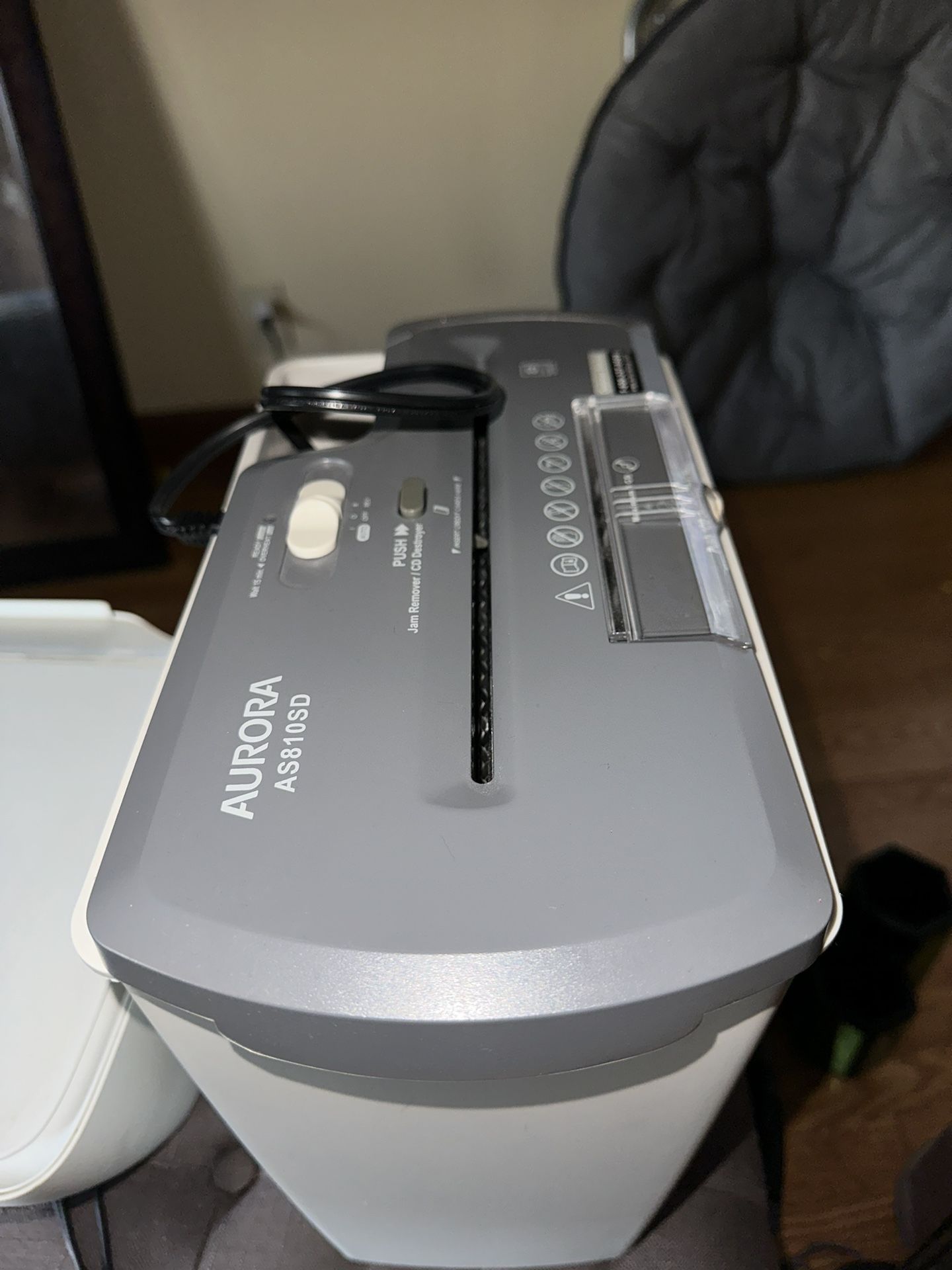Aurora AS810SD 8-Sheet Strip-Cut Paper, CD and Credit Card Shredder Basket