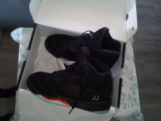 BRAND NEW JUST CAME OUT TODAY AIR JORDAN 5 RETRO OG (GS) SIZE 6 IN WOMEN'S