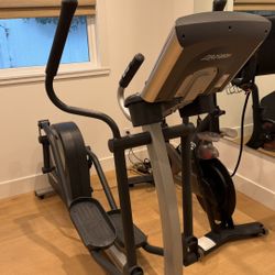 Life Fitness Elliptical – Great Condition