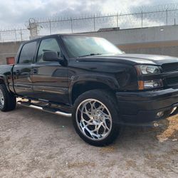 Vendo Chevrolet Silverado 05 4x4 