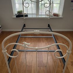 Laurie’s White Metal Twin Bed