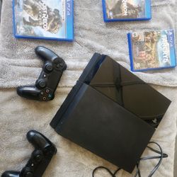 Playstation 4 PS4 With Conttollers And Games
