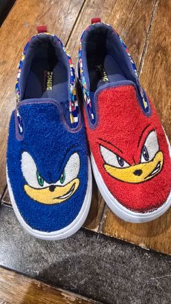 Sonic hedgehog & Knuckles Slip on Sneakers like new