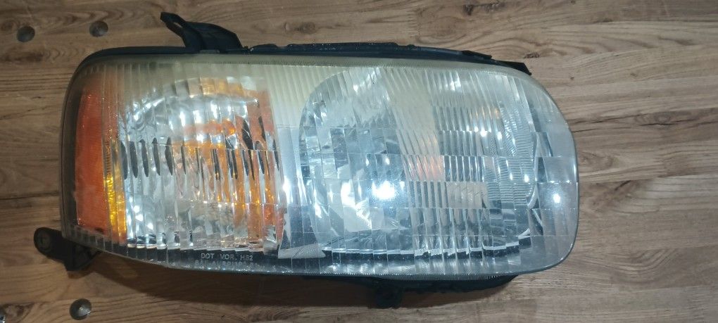Ford Escape Headlight Assembly 