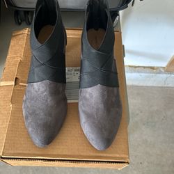 Woman’s Shoes Size 11