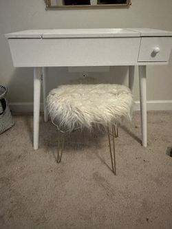 Vanity Table With Led Lights And Chair